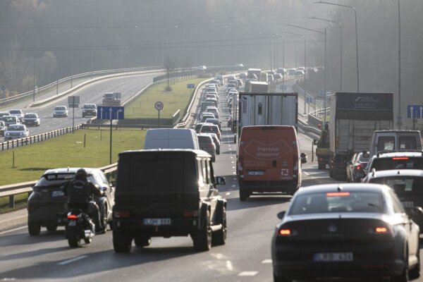 Sezoniniai Kelių eismo taisyklių pasikeitimai – važiuoti automagistralėse ir greitkeliuose bus...