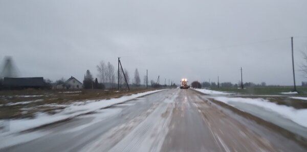 Rajono keliuose ir Biržų gatvėse pradedami greideriavimo darbai