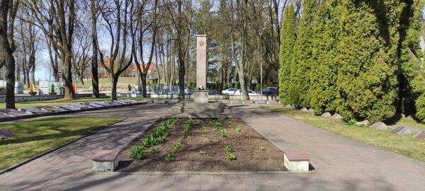 Sovietinių karių kapinėse bus šalinama sovietinė simbolika